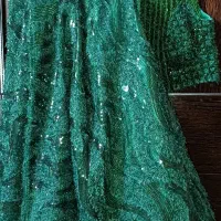 لباس مجلسی|لباس|مشهد, کوشک مهدی|دیوار