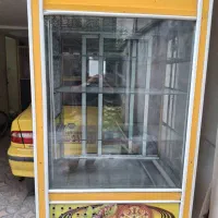 یخچال دودر یه در پاینم داره اونم یخچاله