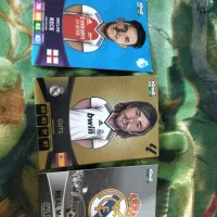 کیمدی برچسب و آدمک، کارت ها کد دارند