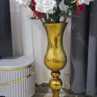 گلدان و گل مصنوعی