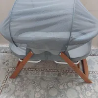 تخت وگهواره کنار مادر نوزاد مارک فرحان