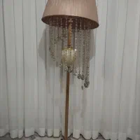 آباژور ایستاده