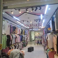 تعدادی فروشنده آقا یا خانم