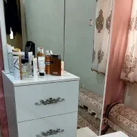 میز آینه و صندلی همراه دو عدد کنسول ست تخت