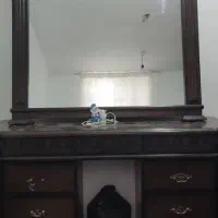 تخت خواب دونفره وپاتختی ومبل