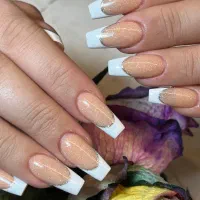 خدمات تخصصی زیبایی ناخن