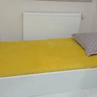 تخت و کمد وکتابخانه