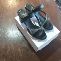 حراج صد جفت کفش زنانه ومردانه وبچگانه