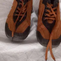 چکمه نیم بوت  سورمه ای وکفش کتونی خارجی ورنی|کیف، کفش، کمربند|اصفهان, خانه اصفهان|دیوار