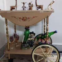 میزبار همراه با عروسکهای بار