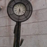 ساعت ایستاده