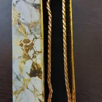 گردن بند و زنجیر کارتیر طلایی وعینک دودی