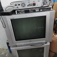 دو عدد تلویزیون