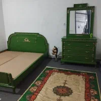 تخت خواب چوبی و میز آرایش