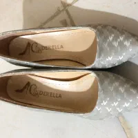 کفش سایز ۳۷