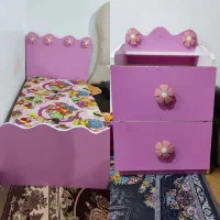 سرویس خواب شامل تختخواب تشک و پاتختی