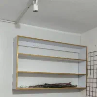 تعدادی ویترین قفسه و دکور پشت شیشه مغازه|بوفه، ویترین، کنسول|اردبیل, |دیوار