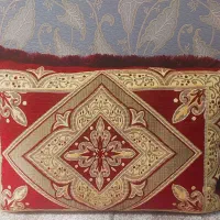 بالشت پر در حد نو و استفاده نشده همراه با جلد مخمل