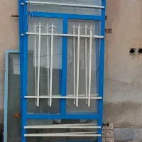 دو عدد پنجره  سالم مرتب بدون پوسیدگی با شیشه