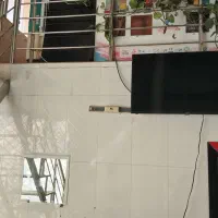 میز و صندلی و دوربین مداربسته