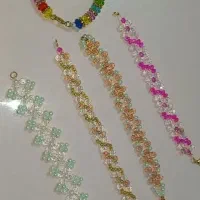 دستبند زیبا با کریستال و مروارید دونه ای ۶۵ تمن