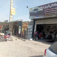 یک باباب مغازه بر جاده نظامی صافکاری مکانیکی وو