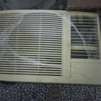 کولر پنجره ای موتور ا جنرال در حد نو تمیز و سالم
