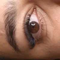 اکستنشن مژه با قیمت استثنائی