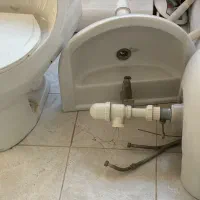 روشویی و فرنگی با شیرآلات همگی سالم