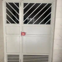 نقاش و لکه گیری
