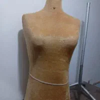 مانکن مخمل مشکی و شتری