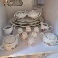 ظرف گل سرخی