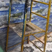 چهارپایه آهنی