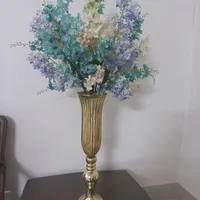 گل و گلدان