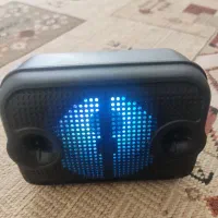 یک عدد اسپیکر کوچک