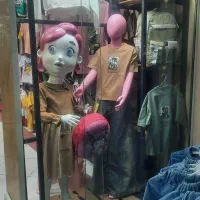 فروشنده پوشاک بچگانه