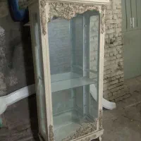 ویترین شیشه ای
