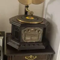 گرامافون تنوکس کلاسیک همراه میز