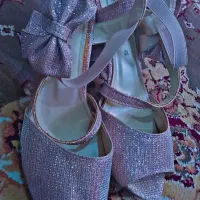 لباس مجلسی و یک کفش پاشنه بلند مجلسی|لباس|سنگر, |دیوار