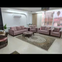 مبل  ۷ نفره و میز ناهار خوری  کم جا ۴ نفره.