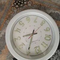 ساعت دیواری شب نما مدرن گرد سفید