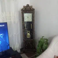 بوفه وساعت ایستاده