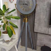 ساعت دیواری ایستاده