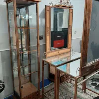 ۲ عدد میز ارایش  ۲ عدد ویترین  فرفورژه