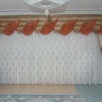 پرده حریر همراه با یک کتیبه و دو والان