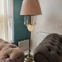 آباژور ایستاده