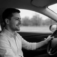 استخدام راننده با خودرو