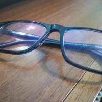 عینک پیدا شده