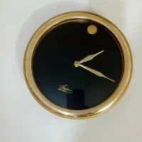 چند عدد ساعت دیواری