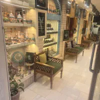 فروشنده مسلط به زبان عربی